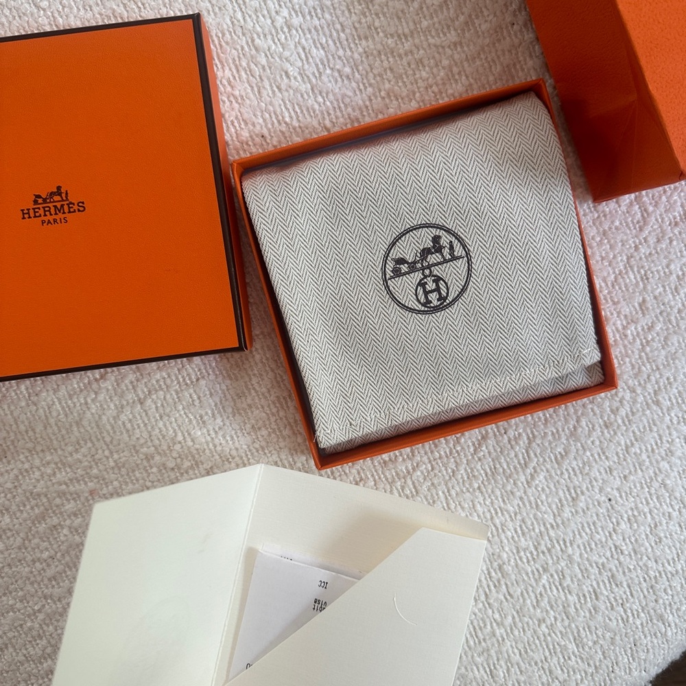 Hermes Cream and Pink Bracelet Bold Modern Design - Picture 5 of 7